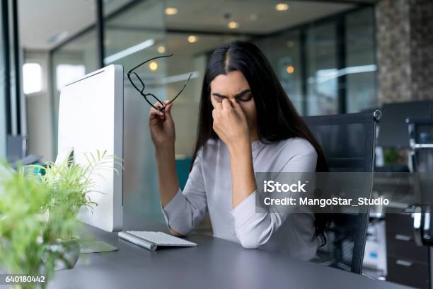 Foto de Empresária Deprimida Esfregando Os Olhos No Escritório e mais fotos de stock de Estresse emocional