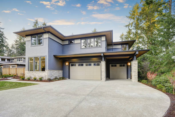 istock Luxurious new construction home in Bellevue, WA 640182700