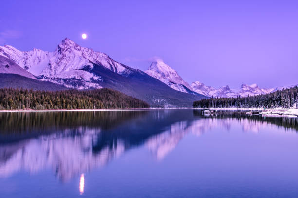 istock Panoramic autumn sunset mountain landscape at Maligne lake, Jasper. 640186360