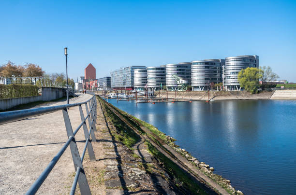 The Five boats building is accomodating the WDR and the Novitas BKK