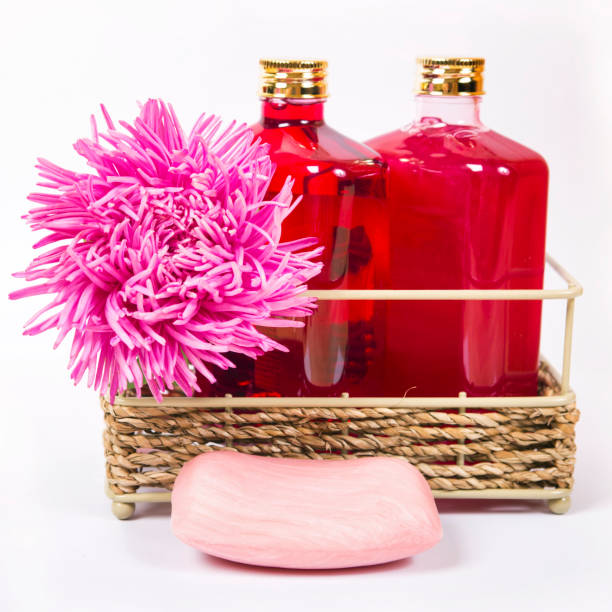 sapone in colore rosa e viola con fiori - hair gel beauty and health isolated medicine foto e immagini stock