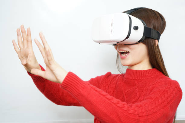 istock Young attractive Japanese woman using VR-headset glasses 640216354
