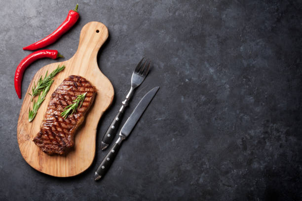 grillowany stek z wołowiny  - strip steak zdjęcia i obrazy z banku zdjęć