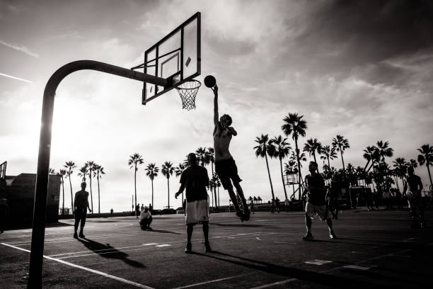 venice beach recreation center - basketball basketball hoop california southern california stock-fotos und bilder