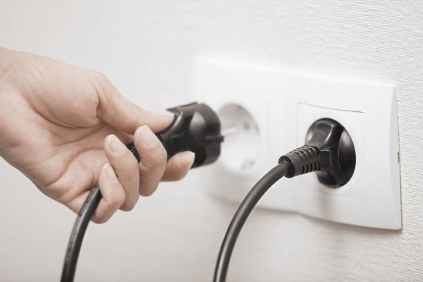 электрическая вилка  - electric plug outlet network connection plug electricity стоковые фото и изображения