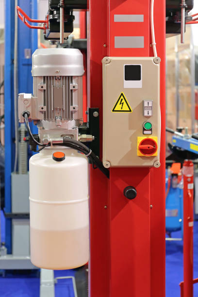 istock Hydraulic Car Lift 640261616