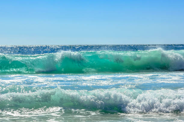 arrière-plan des grosses vagues - spraying beaches summer sunlight photos et images de collection