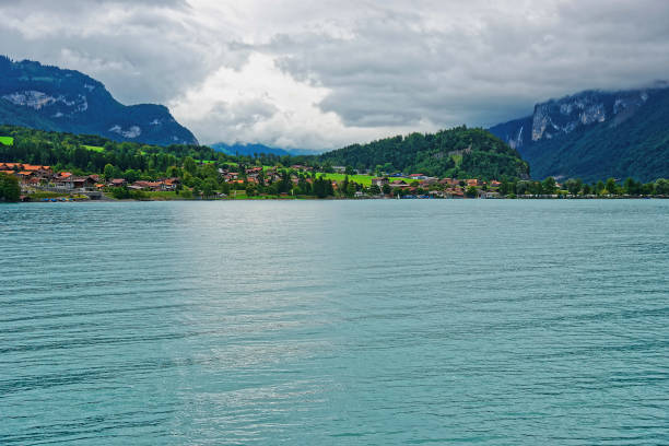 panorama en el lago brienz y brienzer rothorn montaña berna suizo - swiss culture chalet brienz european alps fotografías e imágenes de stock