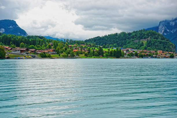 ブリエンツ湖とブリエンツァー・ロートーン山ベルン・スイスのパノラマ - oberhasli ストックフォトと画像