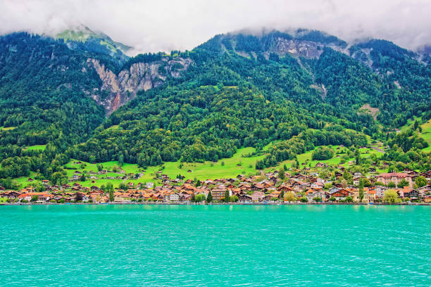 panorama con el suizo de berna de la montaña brienz y de brienzer rothorn - swiss culture chalet brienz european alps fotografías e imágenes de stock