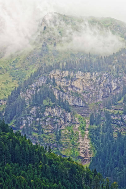 бриенцер ротхорн гора бриенц в берне в швейцарии - brienz bernese oberland village lake стоковые фото и изображения