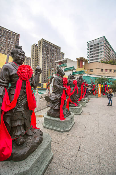 religious statues in wong tai sin temple of kowloon hk - bruny island imagens e fotografias de stock