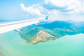 blick-durch-ein-flugzeugfenster.jpg?b=1&s=170x170&k=20&c=wTcQmW3d8F9GCSZiE72DZq218FpEFIOdDLmvVenz3Ss=