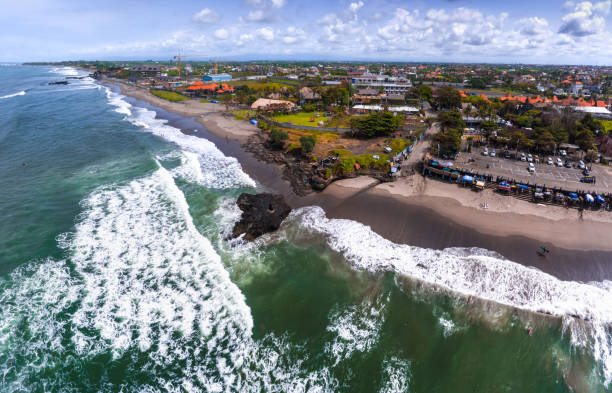 istock Aerial panorama of the beach 640319274
