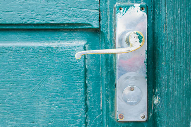 istock Doorknob Vintage Detail 640338824