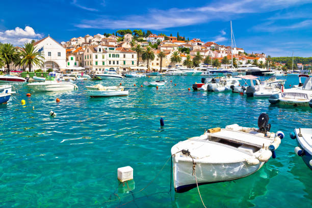 turquesa beira-mar de ilha de hvar - adriatic sea sea architecture bay imagens e fotografias de stock