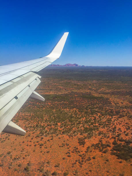 kata tjuta from a plane landing at uluru australia - olgas imagens e fotografias de stock