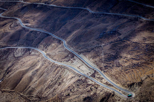 istock Tibet mountain road, turn 72 640913668