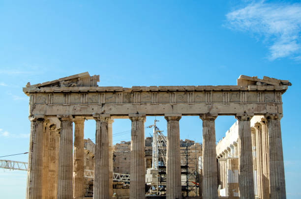 blick auf die akropolis  - restavration stock-fotos und bilder