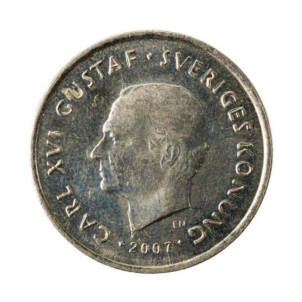istock 1 swedish krona coin (2007) reverse isolated on white background 640981348