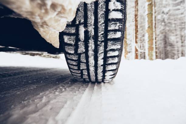 istock Car on winter road 640999164