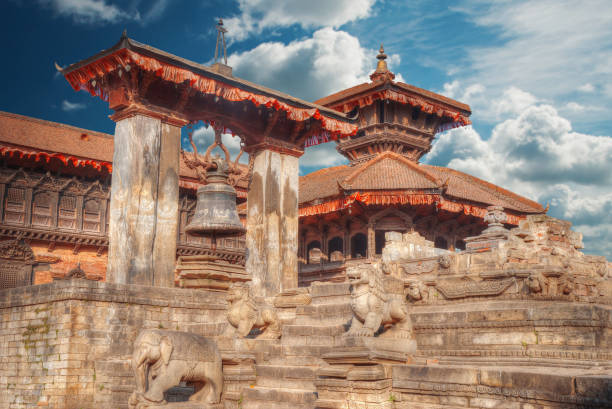 plac durbar w bhaktapur - corner temple stupa tower zdjęcia i obrazy z banku zdjęć