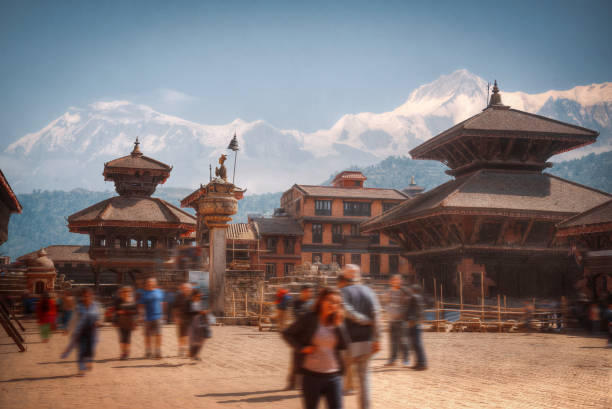 durbar square à bhaktapur - durbar square photos et images de collection