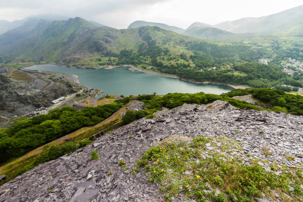 Llanberis, Nant Peris Pass and Dinorwig Slate Quarry View from upper Dinorwig Slate Quarry over Llyn Padarn, Llanberis and the Nant Peris pass. slate ridge stock pictures, royalty-free photos & images