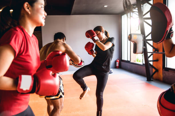 muay thai workout - motivational training at the gym facility - kickboxing imagens e fotografias de stock