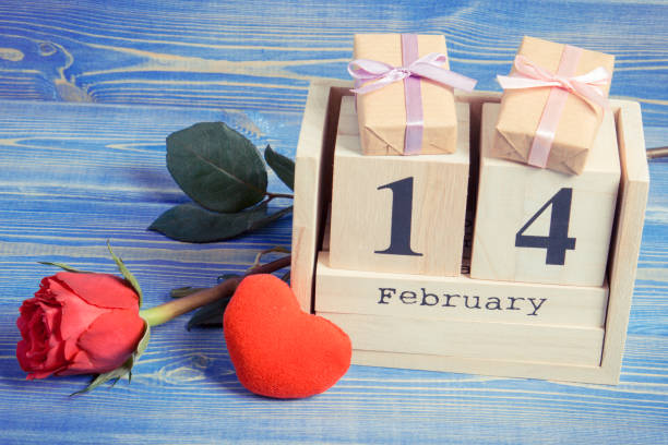 istock Cube calendar with gift, red heart and rose flower 641028594