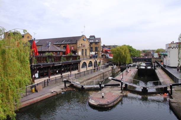 istock Camden Lock on Regent's Canal - London - UK 641041558