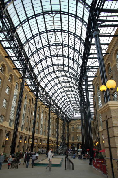 istock Hay's Galleria - London - UK 641041708