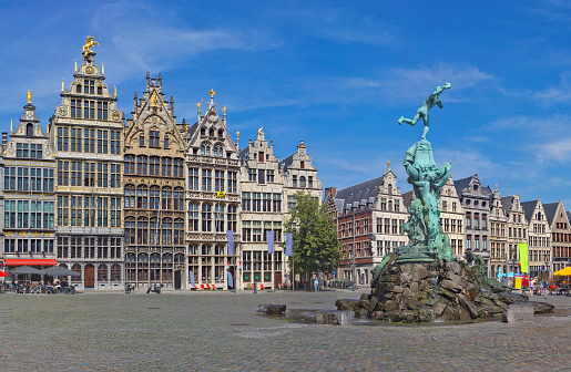 Antwerp Grote Markt with famous fountain with statue of Silvius Brabo (by Jef Lambeaux, 1887) and medieval buildings in Antwerp, Belgium