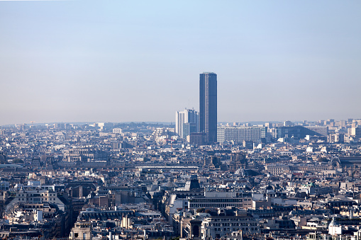 View of Paris from the Sacré-Cœur. We can see the Musée du Louvre stretching from one side to the other with behind it, from left to right, the Université Paris Descartes and the Tour Montparnasse, the tallest building inside of Paris.