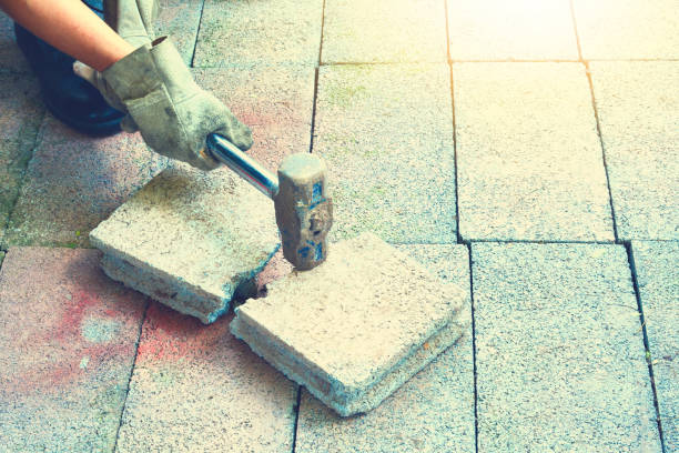 istock Person holding hammer and smash to the brick 641050146