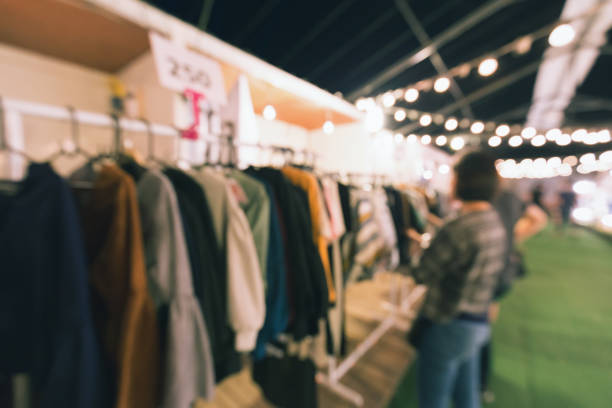 istock Blurry scene of night market 641052986