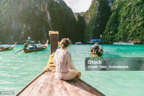 Frau In Thai Taxiboot Stockfoto und mehr Bilder von Thailand - Thailand, Reise, Strand