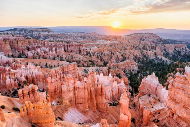 Bryce Canyon Amphitheater at sunrise Bryce Canyon Amphitheater at sunrise bryce canyon stock pictures, royalty-free photos & images