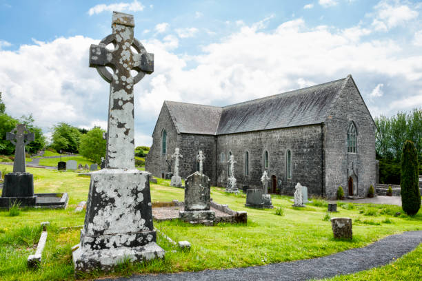 ballintubber abbey im county mayo, irland. - irish cross stock-fotos und bilder