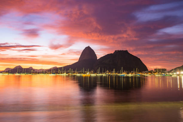 górski bochenek cukru - rio de janeiro copacabana beach ipanema beach brazil zdjęcia i obrazy z banku zdjęć