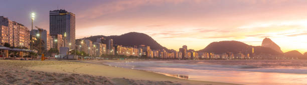 vista para o nascer do sol de copacabana - brazil sea nautical vessel urca - fotografias e filmes do acervo