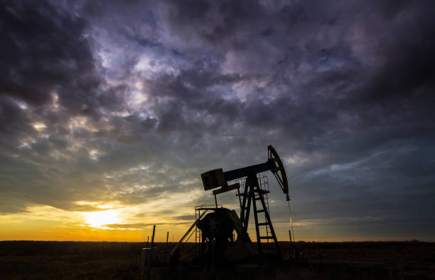 istock Operating oil and gas well, profiled on dramatic sunset 641174962