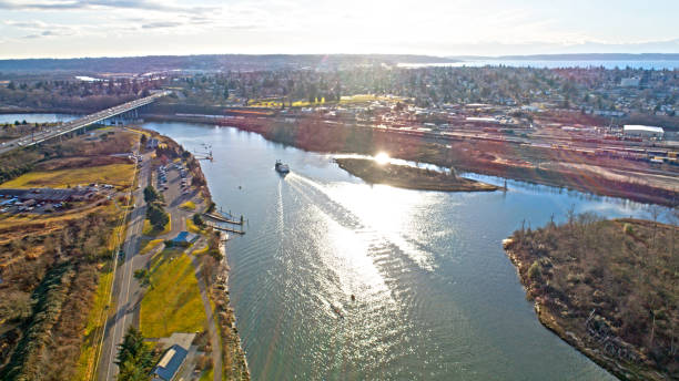 vista aérea del río de snohomish everett washington - snohomish county fotografías e imágenes de stock