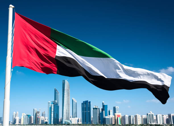 아 부 다 비 아랍 에미리트 플래그와 함께 스카이 라인 - flag of the united arab emirates 뉴스 사진 이미지