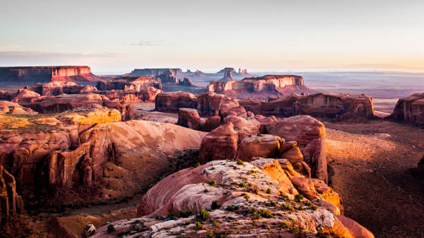istock The Hunt's Mesa, Monument Valley 641205994