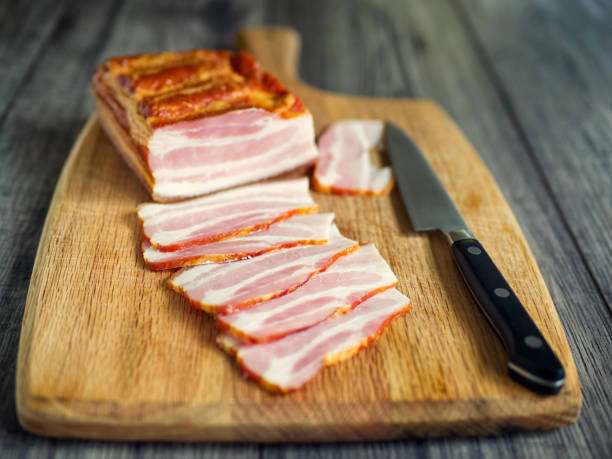 toucinho polonês - smoked bacon - fotografias e filmes do acervo