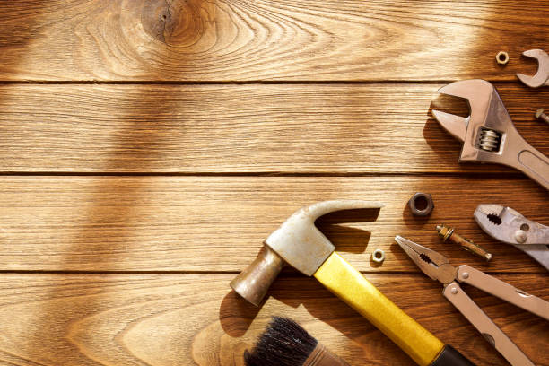 инструменты на деревянном фоне с копировальной площадью - carpentry toolbox craft product work tool стоковые фото и изображения