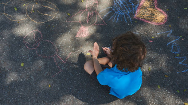 istock Little boy drawing pictures with chalk 641249142
