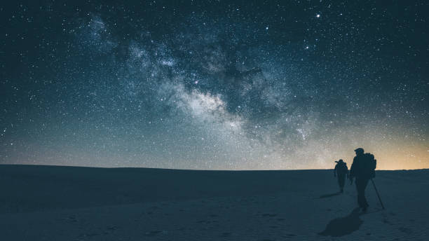 midnight journey across white sands national park - white sands national monument imagens e fotografias de stock