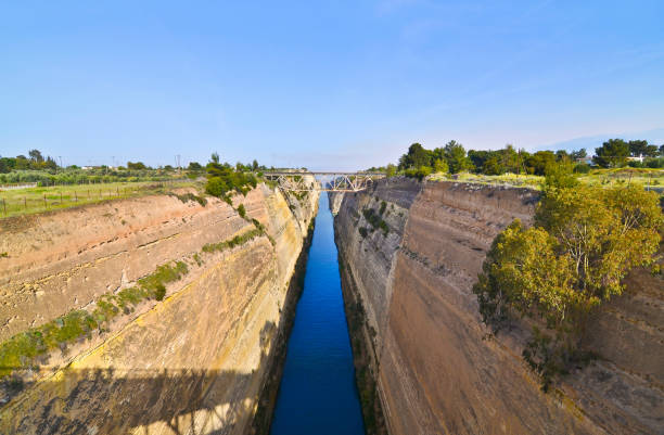 isthmus of corinth greece - gulf of corinth imagens e fotografias de stock